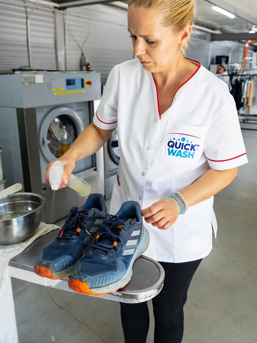 Curățarea profesională a adidașilor la QuickWash